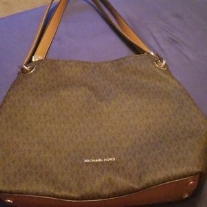 Michael Kors purse barely used like new!
